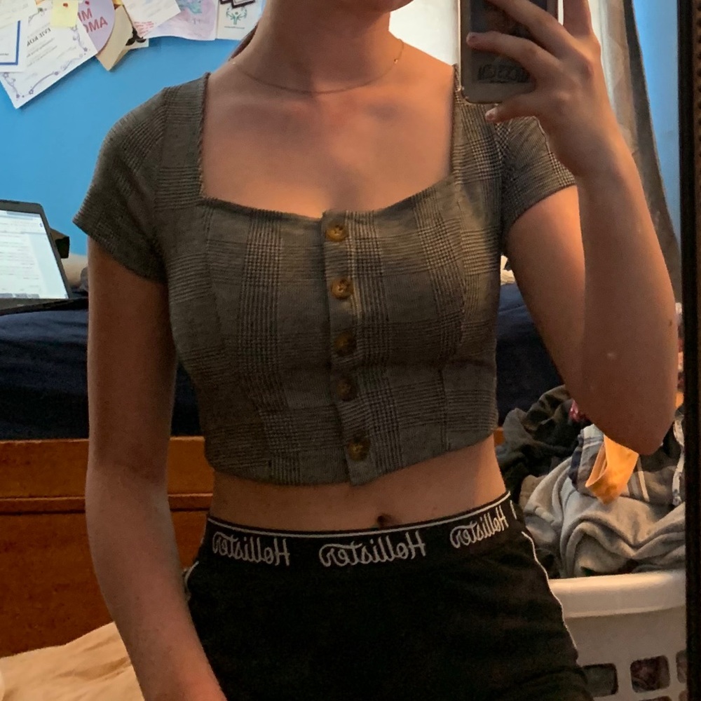 Hollister Cropped Buttoned Top XS